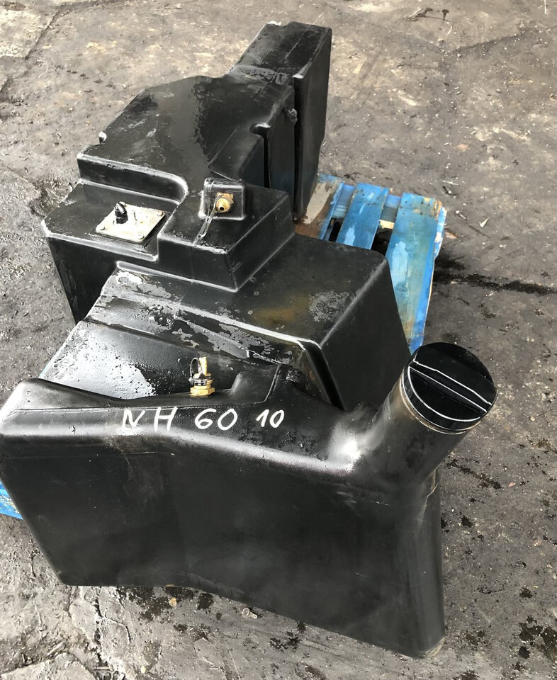 New Holland zbiornik paliwa/New Holland 6010-bak paliwa - Топливный бак для Сельскохозяйственной техники: фото 1 New Holland zbiornik paliwa/New Holland 6010-bak paliwa - Топливный бак для Сельскохозяйственной техники: фото 1