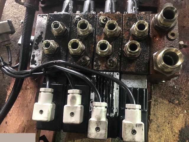Sauer Danfoss Rozdzielacz - Гидравлический клапан для Сельскохозяйственной техники: фото 1 Sauer Danfoss Rozdzielacz - Гидравлический клапан для Сельскохозяйственной техники: фото 1