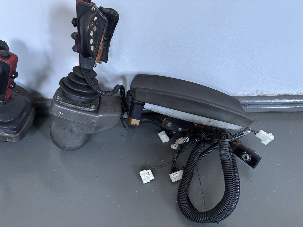 Valmet Harvester - joystick z podłokietnikiem - sterowanie - Рычаг переключения передач для Сельскохозяйственной техники: фото 1 Valmet Harvester - joystick z podłokietnikiem - sterowanie - Рычаг переключения передач для Сельскохозяйственной техники: фото 1