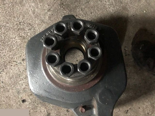 Zwrotnica Manitou Spicer - Поворотный кулак для Сельскохозяйственной техники: фото 2 Zwrotnica Manitou Spicer - Поворотный кулак для Сельскохозяйственной техники: фото 2