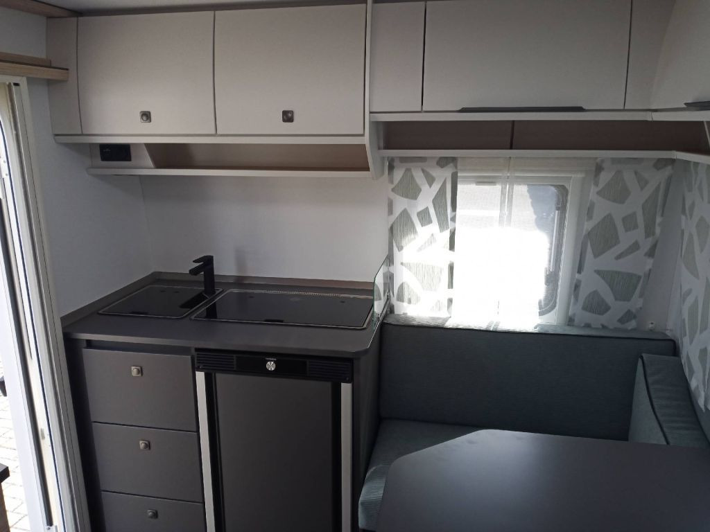 Прицеп дача Fendt Apero Activ 390 FH 2026 1700Kg "Brenta": фото 11 Прицеп дача Fendt Apero Activ 390 FH 2026 1700Kg "Brenta": фото 11