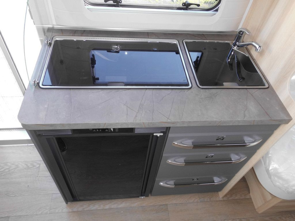 Прицеп дача Hobby De Luxe 460 LU Lagerabverkauf!: фото 9