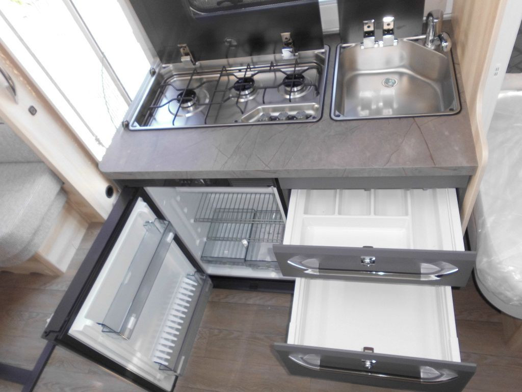 Прицеп дача Hobby De Luxe 460 LU Lagerabverkauf!: фото 11