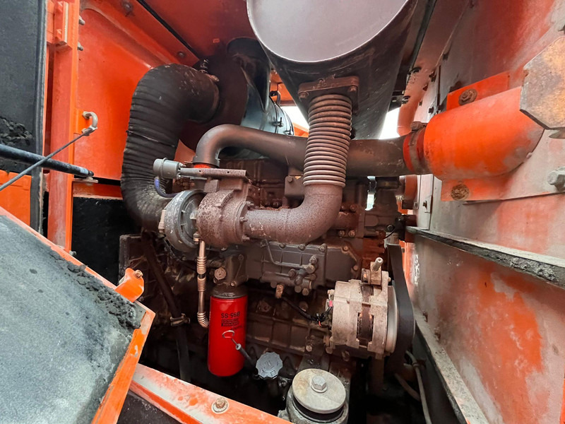 Колёсный погрузчик Doosan DL 300 4x4 AC / CENTRAL LUBRICATION: фото 16