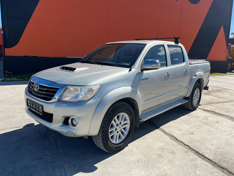 Toyota Hilux 4x4 - Легковой автомобиль: фото 2 Toyota Hilux 4x4 - Легковой автомобиль: фото 2
