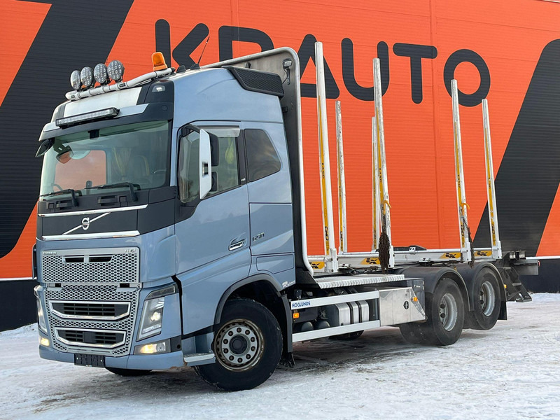 Volvo FH 16 650 6x4 TANDEM AXLE LIFT - Лесовоз, Автоманипулятор: фото 1 Volvo FH 16 650 6x4 TANDEM AXLE LIFT - Лесовоз, Автоманипулятор: фото 1