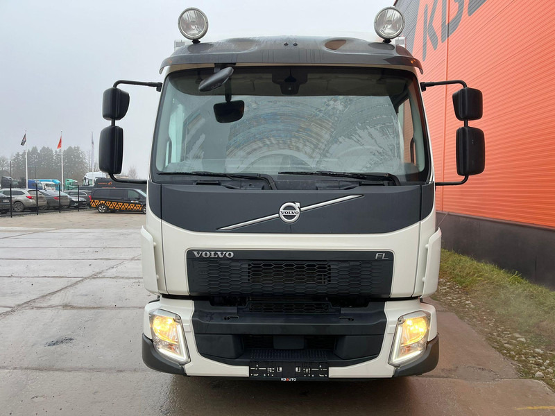 Volvo FL 210 4x2 BOXHEATING / BOX L=8757 mm - Грузовик с закрытым кузовом: фото 3 Volvo FL 210 4x2 BOXHEATING / BOX L=8757 mm - Грузовик с закрытым кузовом: фото 3