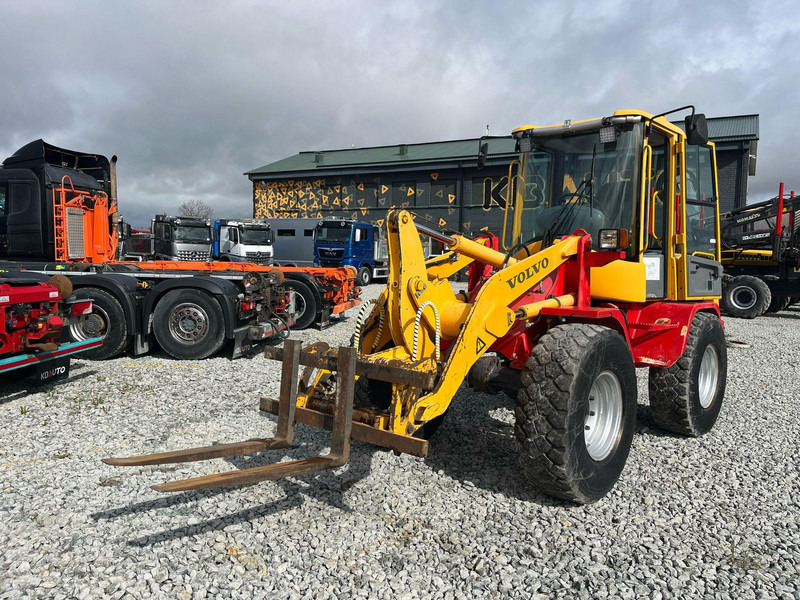 Volvo L 30 B-Z/X 4x4 AC / QUICK COUPLER / BUCKET + FORKS - Колёсный погрузчик: фото 2 Volvo L 30 B-Z/X 4x4 AC / QUICK COUPLER / BUCKET + FORKS - Колёсный погрузчик: фото 2