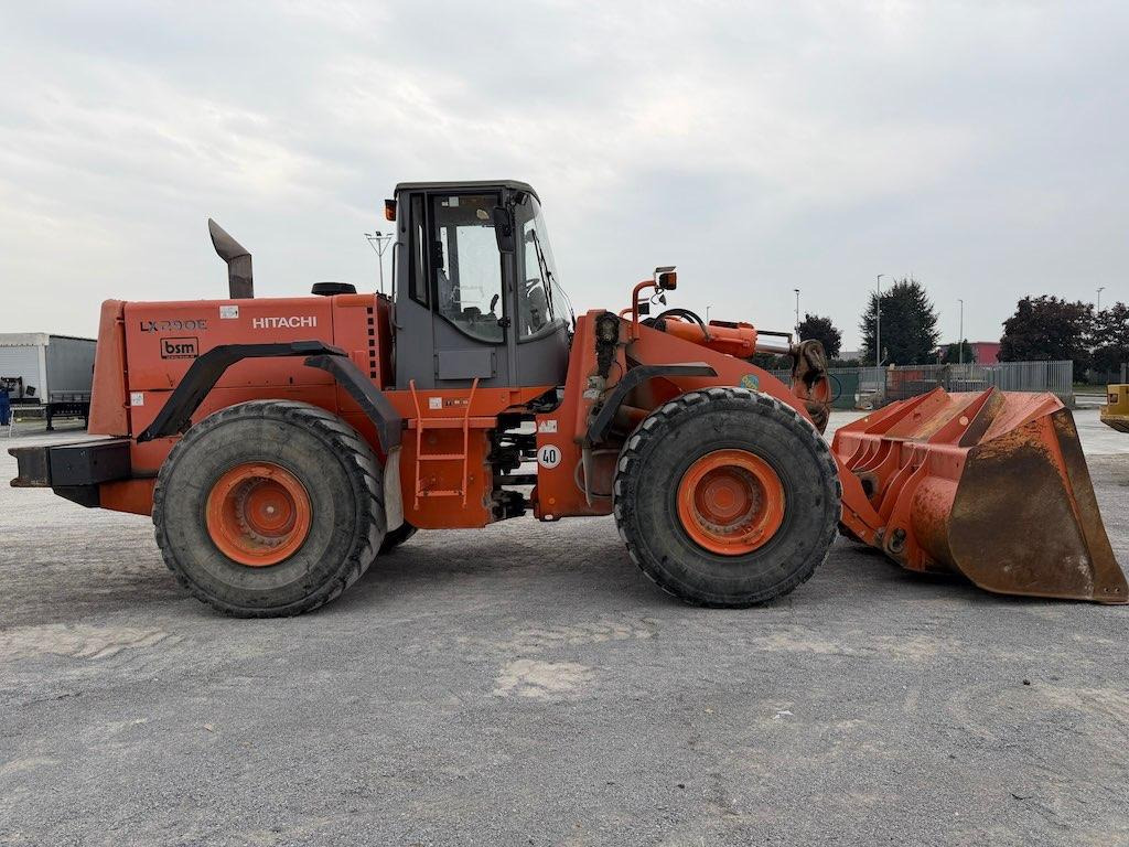 Hitachi LX290E - Колёсный погрузчик: фото 3 Hitachi LX290E - Колёсный погрузчик: фото 3