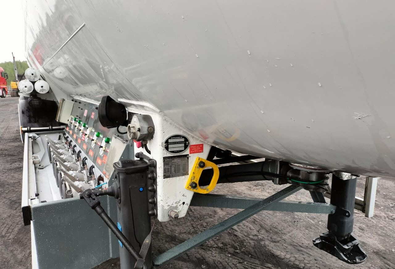 Полуприцеп-цистерна для транспортировки топлива Magyar: фото 10 Полуприцеп-цистерна для транспортировки топлива Magyar: фото 10