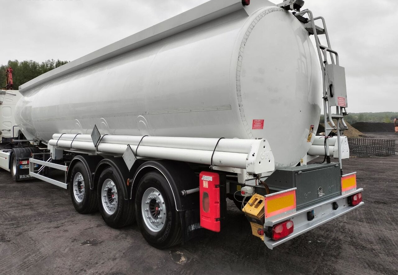 Полуприцеп-цистерна для транспортировки топлива Magyar: фото 6 Полуприцеп-цистерна для транспортировки топлива Magyar: фото 6
