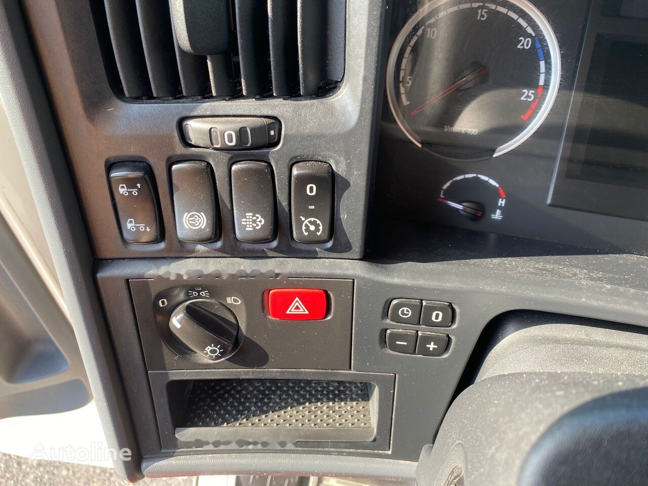 Тягач Scania R490: фото 13