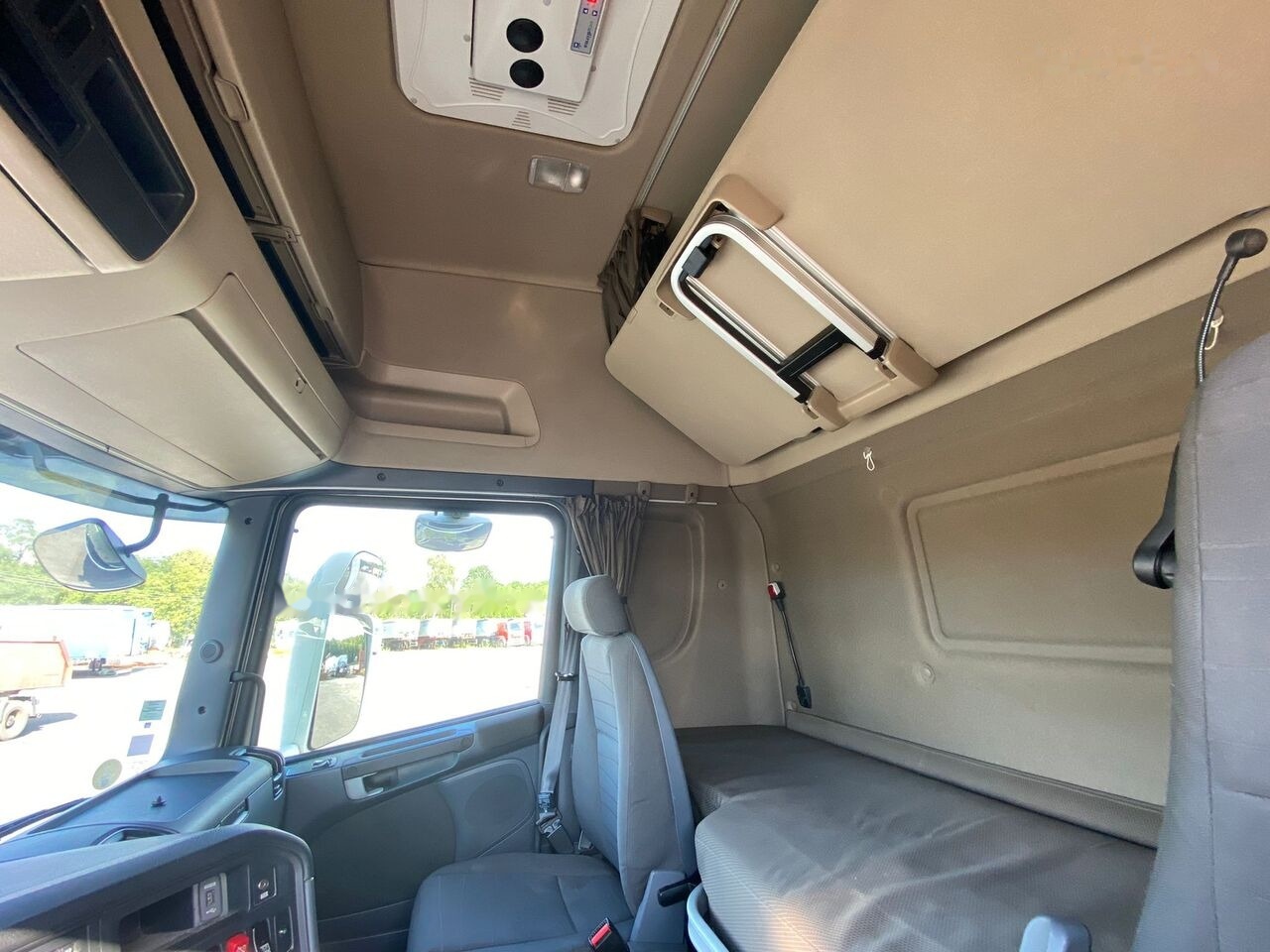 Тягач Scania R490: фото 9