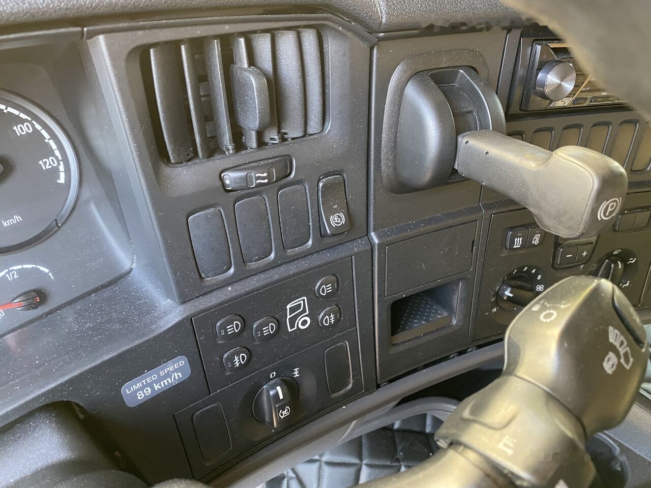 Тягач Scania R500: фото 12