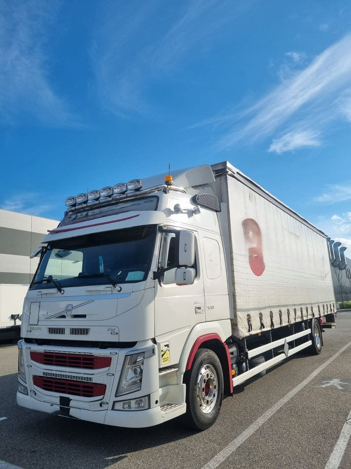 VOLVO FM - Тентованный грузовик: фото 1 VOLVO FM - Тентованный грузовик: фото 1
