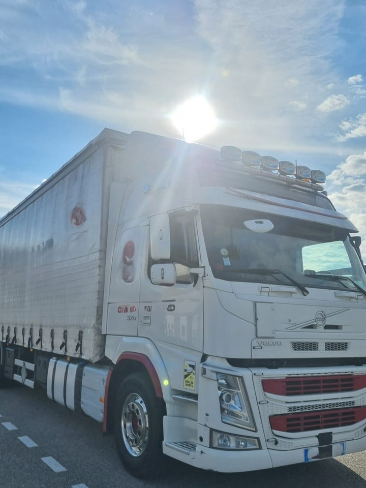 VOLVO FM - Тентованный грузовик: фото 2 VOLVO FM - Тентованный грузовик: фото 2
