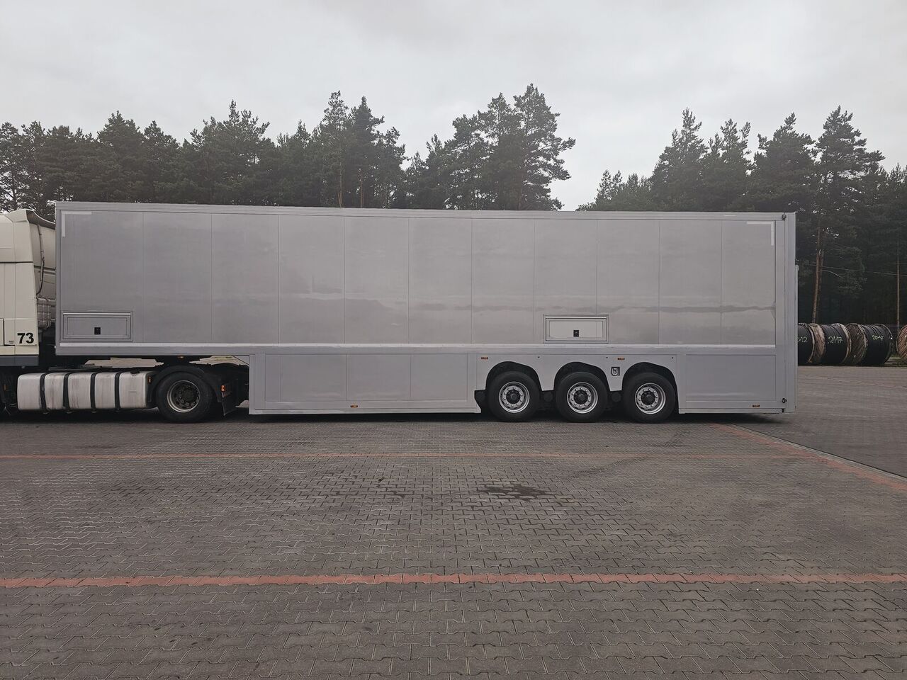 Langendorf DOUBLE LOADING FOR MOTOR COSMETICS Flexliner Inloader - Прицеп-рефрижератор: фото 3 Langendorf DOUBLE LOADING FOR MOTOR COSMETICS Flexliner Inloader - Прицеп-рефрижератор: фото 3