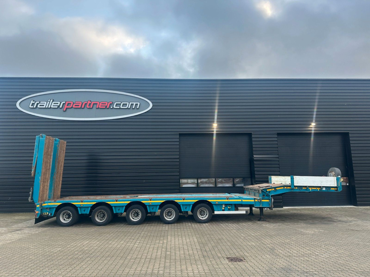 Faymonville 5 achs tieflader / Hydr. Verbreiterung HAUM-V - Низкорамный полуприцеп: фото 1 Faymonville 5 achs tieflader / Hydr. Verbreiterung HAUM-V - Низкорамный полуприцеп: фото 1