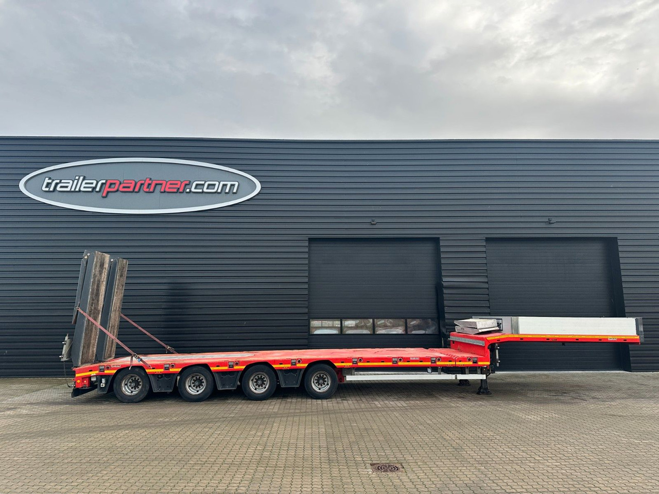 Goldhofer Stepstar 4 achs tieflader / Ausziehbar - Низкорамный полуприцеп: фото 1 Goldhofer Stepstar 4 achs tieflader / Ausziehbar - Низкорамный полуприцеп: фото 1