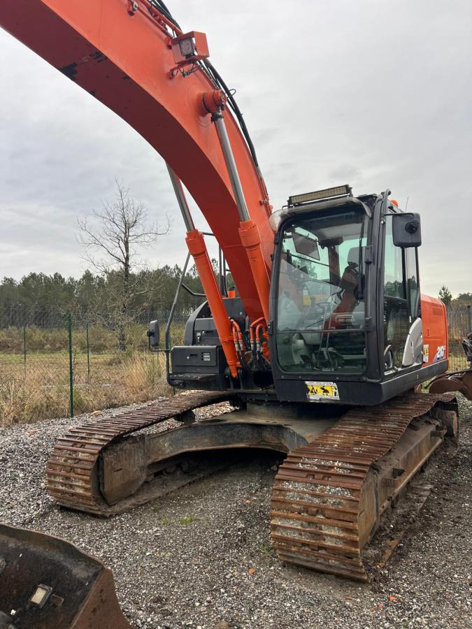 Hitachi ZX210LC 6 - Гусеничный экскаватор: фото 1 Hitachi ZX210LC 6 - Гусеничный экскаватор: фото 1