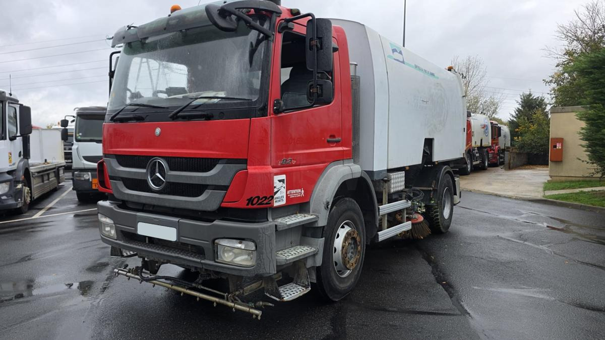 Mercedes Axor 1829 KO - Подметально-уборочная машина: фото 1 Mercedes Axor 1829 KO - Подметально-уборочная машина: фото 1