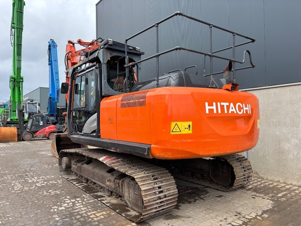 Hitachi ZX 210 LC-6 - Гусеничный экскаватор: фото 3 Hitachi ZX 210 LC-6 - Гусеничный экскаватор: фото 3