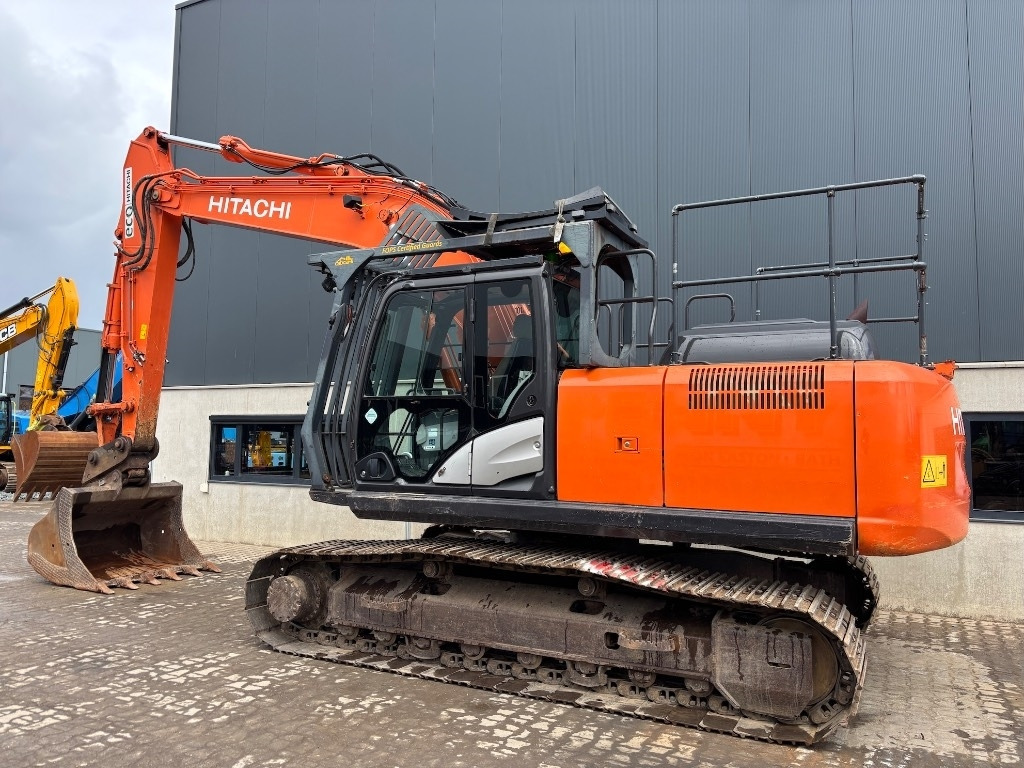 Hitachi ZX 210 LC-6 - Гусеничный экскаватор: фото 2 Hitachi ZX 210 LC-6 - Гусеничный экскаватор: фото 2