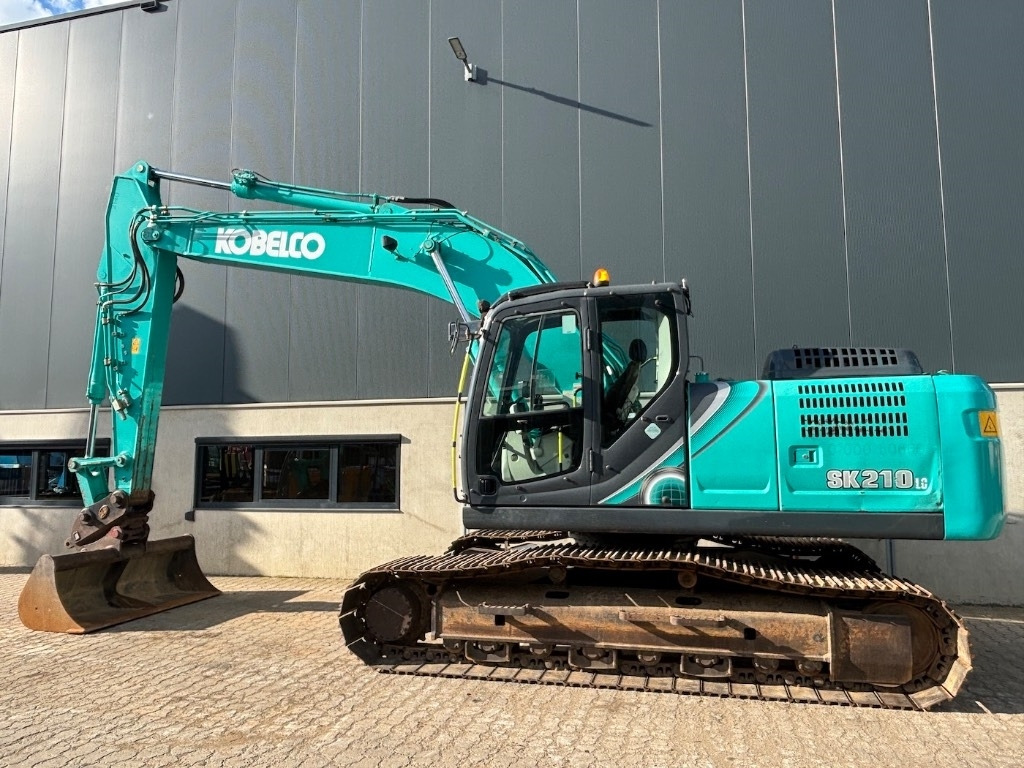 Kobelco SK 210 LC-10 - SK210 - SK210LC-10 - Гусеничный экскаватор: фото 2 Kobelco SK 210 LC-10 - SK210 - SK210LC-10 - Гусеничный экскаватор: фото 2