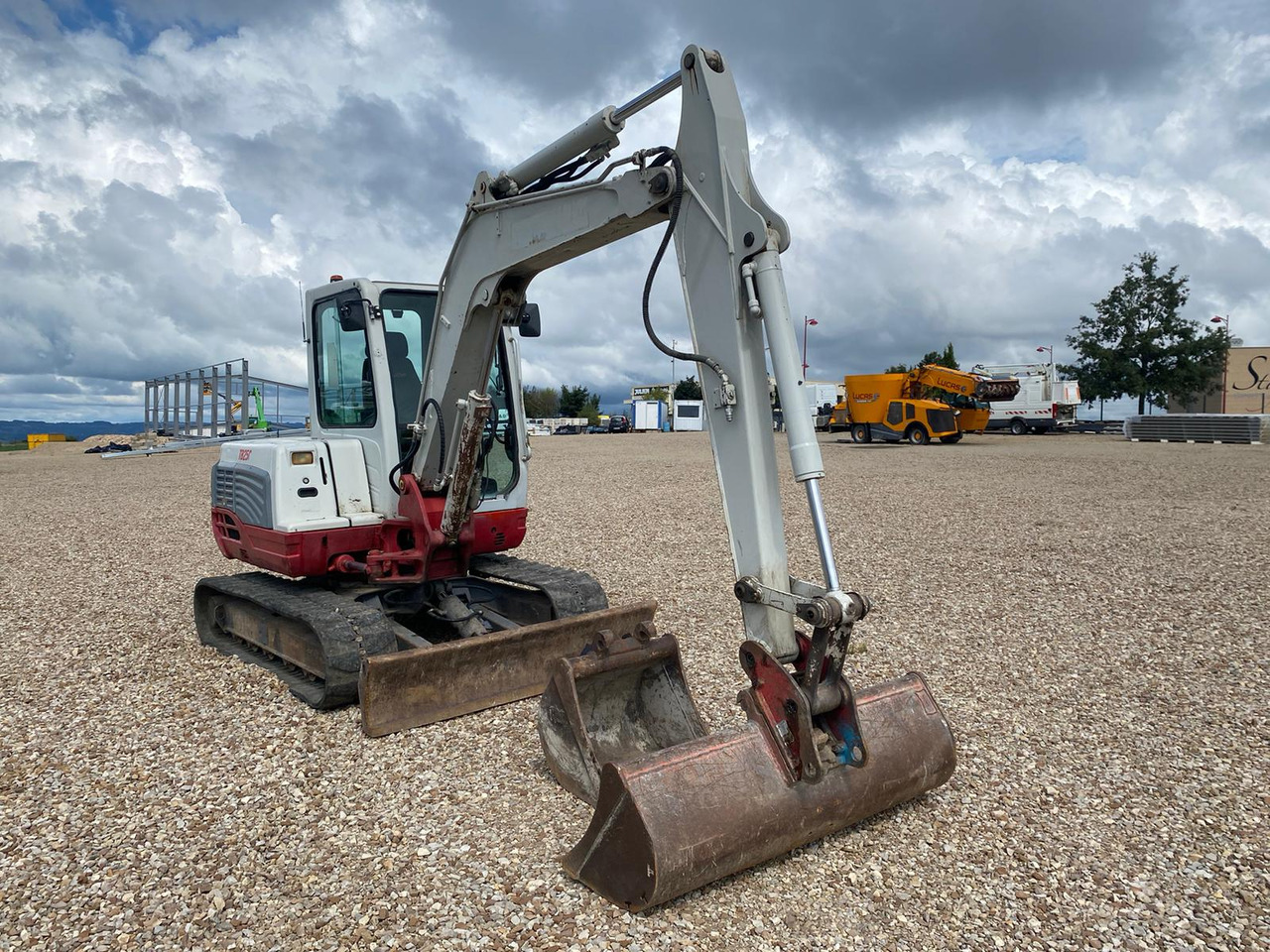 TAKEUCHI TB 250 - Гусеничный экскаватор: фото 2 TAKEUCHI TB 250 - Гусеничный экскаватор: фото 2