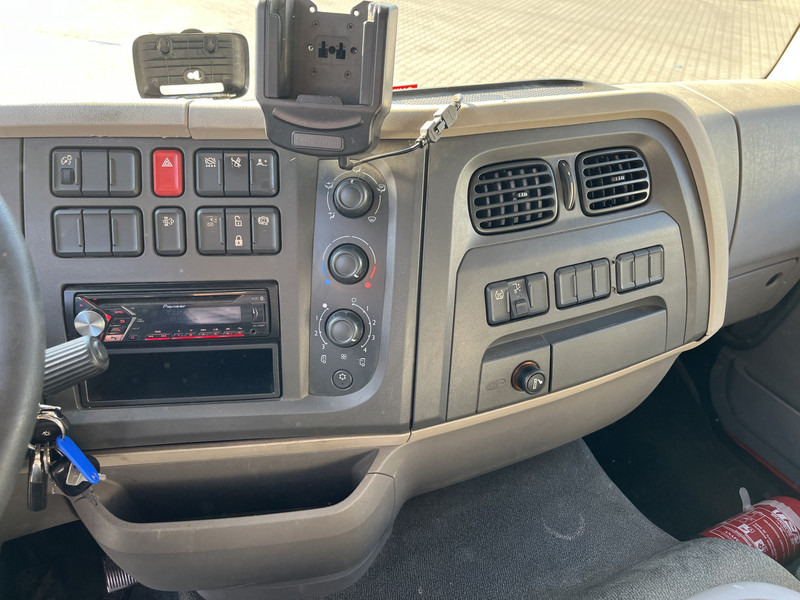 DAF LF 210 FA / 12 Ton / 394 dkm / Box / Loadlift / NL Truck - Грузовик с закрытым кузовом: фото 5 DAF LF 210 FA / 12 Ton / 394 dkm / Box / Loadlift / NL Truck - Грузовик с закрытым кузовом: фото 5