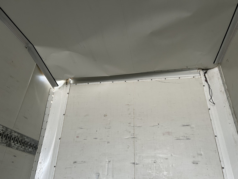 Krone DryLiner / Box / Front Damage / BPW Drum / APK TUV 12-25 - Полуприцеп-фургон: фото 4 Krone DryLiner / Box / Front Damage / BPW Drum / APK TUV 12-25 - Полуприцеп-фургон: фото 4