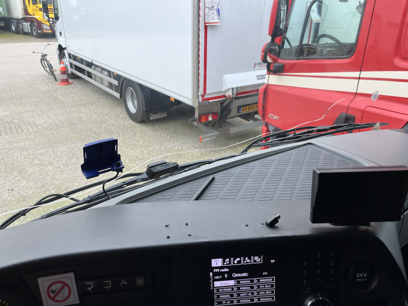 Грузовик с закрытым кузовом Mercedes-Benz Antos 1824 / 729 dkm / Box 8.3 mtr / Loadlift: фото 7