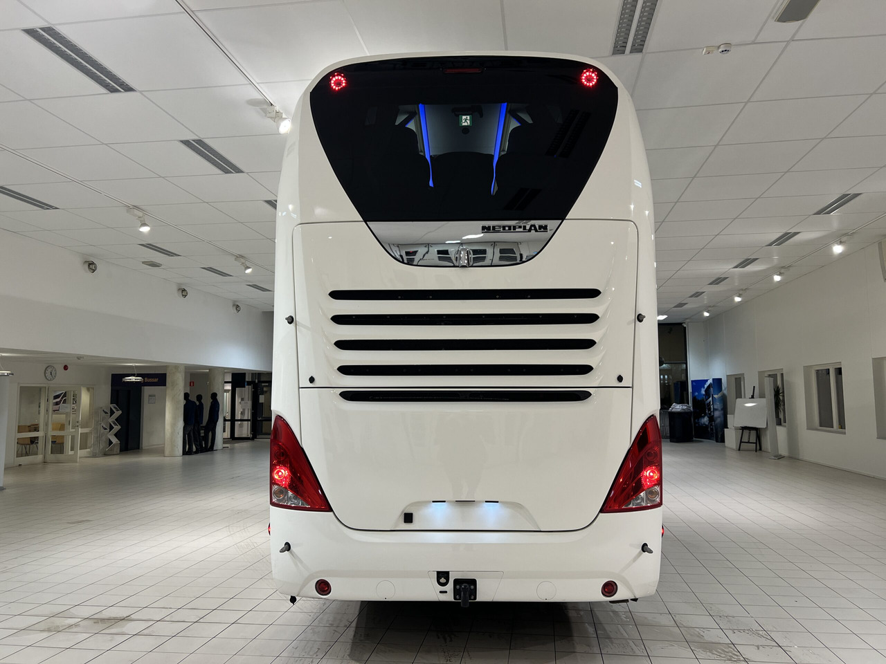 NEOPLAN SKYLINER P06 Euro 6E V.I.P / Exclusive Class (Dark Edition) - Туристический автобус: фото 5 NEOPLAN SKYLINER P06 Euro 6E V.I.P / Exclusive Class (Dark Edition) - Туристический автобус: фото 5