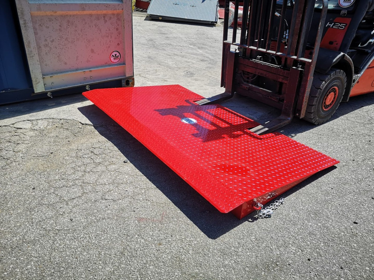 Compact Container access ramp . AZ RAMP - HCRN-06. 6 000 Kg - Погрузочная рампа: фото 3 Compact Container access ramp . AZ RAMP - HCRN-06. 6 000 Kg - Погрузочная рампа: фото 3