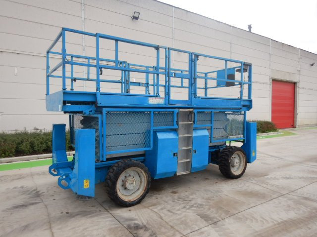 Used scissor Lift Diesel 4x4 GENIE GS-4390-RT - Ножничный подъемник: фото 3 Used scissor Lift Diesel 4x4 GENIE GS-4390-RT - Ножничный подъемник: фото 3