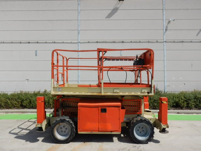 Used scissor Lift Diesel 4x4 JLG 260 MRT - Ножничный подъемник: фото 2 Used scissor Lift Diesel 4x4 JLG 260 MRT - Ножничный подъемник: фото 2