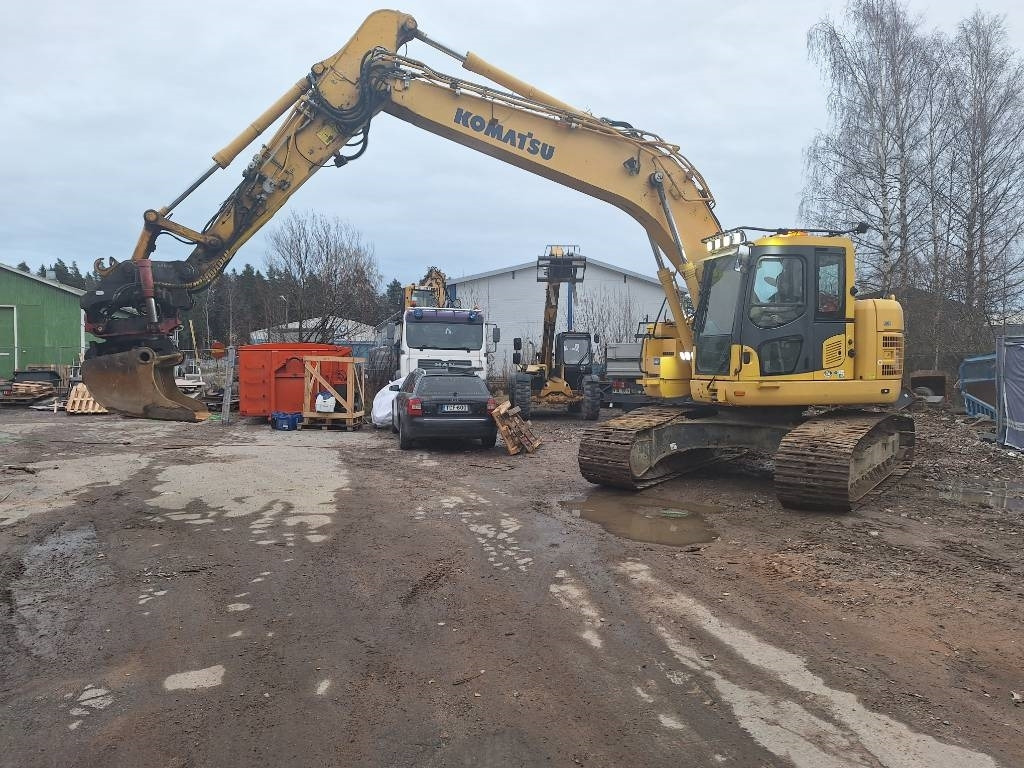 Komatsu PC 228 USLC-8 - Гусеничный экскаватор: фото 3 Komatsu PC 228 USLC-8 - Гусеничный экскаватор: фото 3