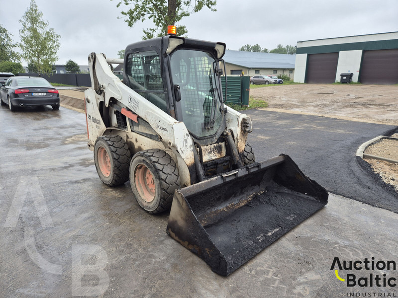 Bobcat S 530 - Мини-погрузчик с бортовым поворотом: фото 1 Bobcat S 530 - Мини-погрузчик с бортовым поворотом: фото 1