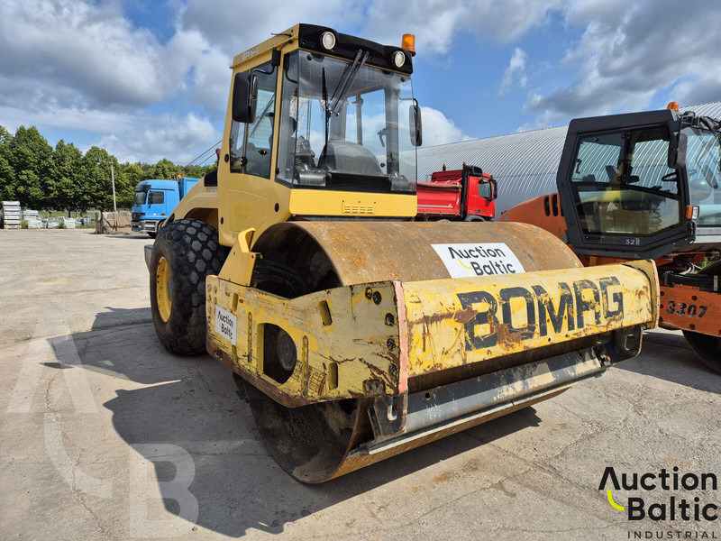 Bomag BW 211 D-4 - Каток: фото 1 Bomag BW 211 D-4 - Каток: фото 1