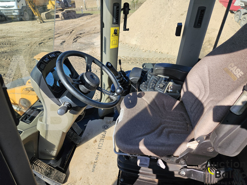 Case 821 F - Колёсный погрузчик: фото 5 Case 821 F - Колёсный погрузчик: фото 5