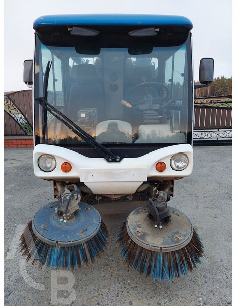 Johnston 142A 101T - Подметально-уборочная машина: фото 1 Johnston 142A 101T - Подметально-уборочная машина: фото 1