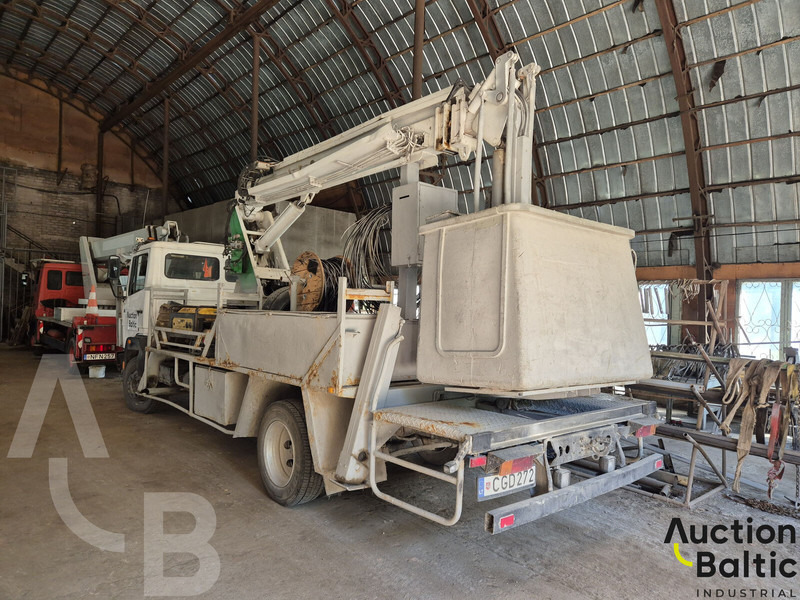 Mercedes-Benz 1114 - Грузовик с подъемником: фото 3 Mercedes-Benz 1114 - Грузовик с подъемником: фото 3