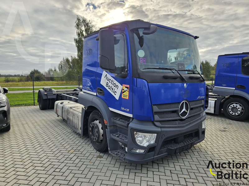 Mercedes-Benz Actros 1843 - Грузовик-шасси: фото 1 Mercedes-Benz Actros 1843 - Грузовик-шасси: фото 1