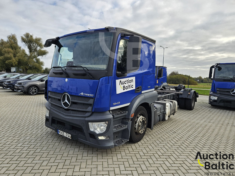 Mercedes-Benz Actros 1843 - Грузовик-шасси: фото 1 Mercedes-Benz Actros 1843 - Грузовик-шасси: фото 1