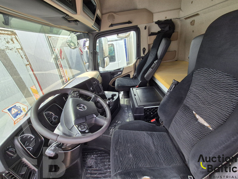 Mercedes-Benz Actros 2551 - Грузовик с закрытым кузовом: фото 5 Mercedes-Benz Actros 2551 - Грузовик с закрытым кузовом: фото 5