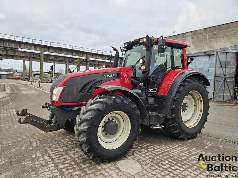 Valtra T213V - Трактор: фото 2 Valtra T213V - Трактор: фото 2