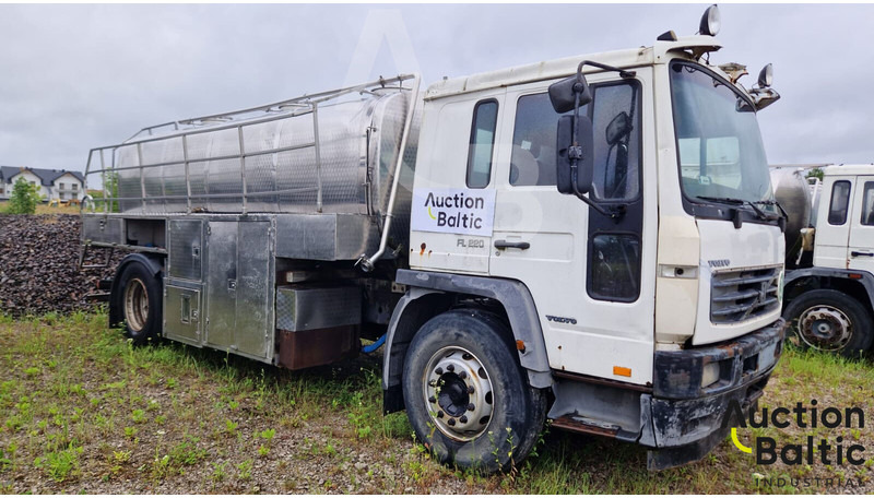 Volvo FL220 - Грузовик-цистерна: фото 3 Volvo FL220 - Грузовик-цистерна: фото 3
