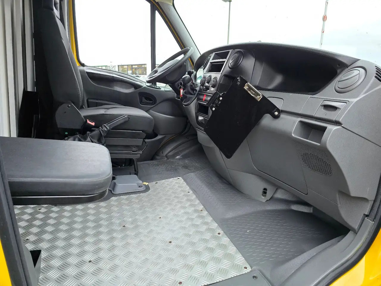 Малотоннажный фургон Iveco Daily/ Regalsystem/Luftfeder/KURZ/1. Hand: фото 11 Малотоннажный фургон Iveco Daily/ Regalsystem/Luftfeder/KURZ/1. Hand: фото 11