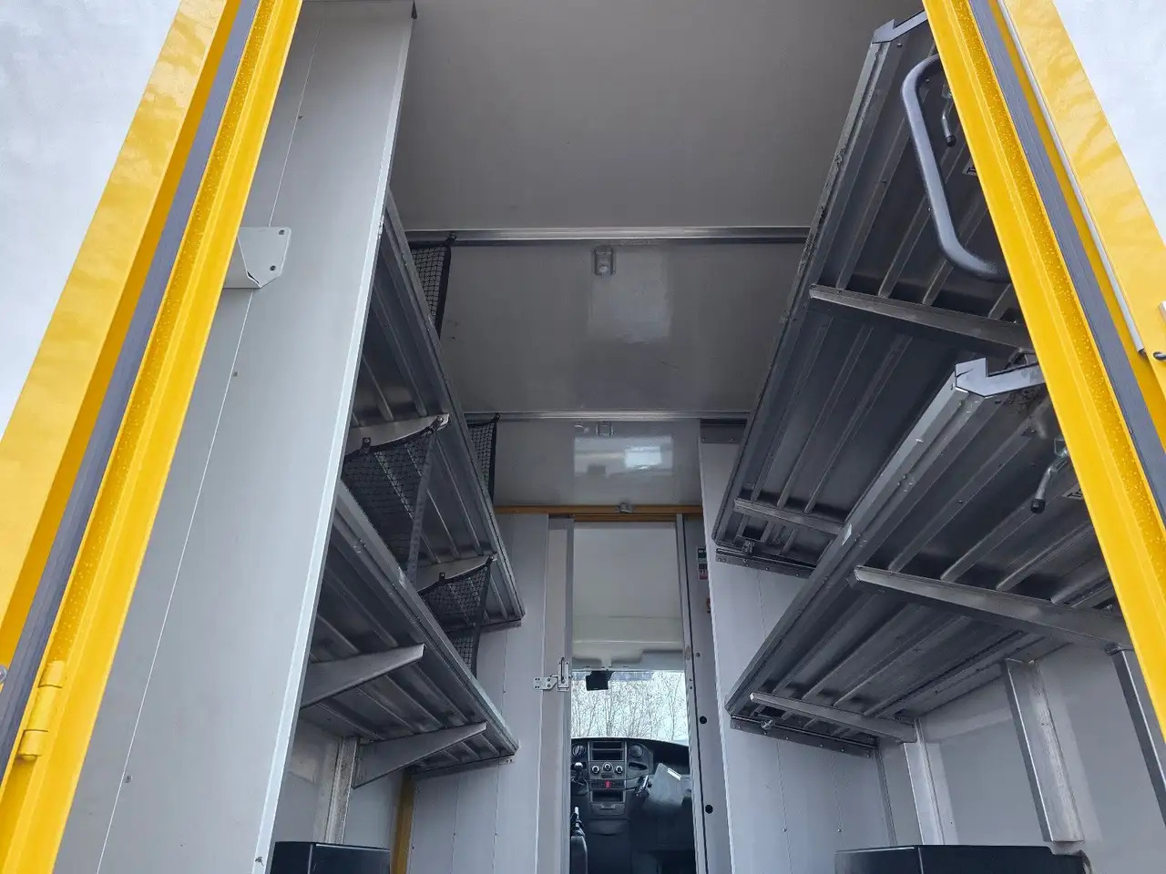 Малотоннажный фургон Iveco Daily/ Regalsystem/Luftfeder/KURZ/1. Hand: фото 8 Малотоннажный фургон Iveco Daily/ Regalsystem/Luftfeder/KURZ/1. Hand: фото 8