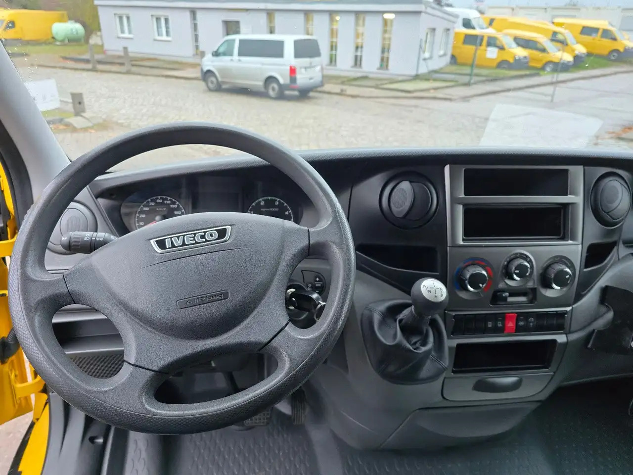 Малотоннажный фургон Iveco Daily/ Regalsystem/Luftfeder/KURZ/1. Hand: фото 12 Малотоннажный фургон Iveco Daily/ Regalsystem/Luftfeder/KURZ/1. Hand: фото 12